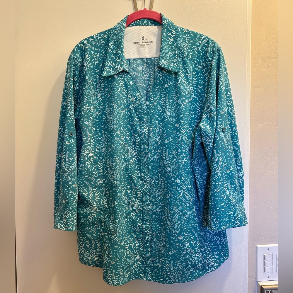 Women’s Travel or Hiking Shirt 3/4 sleeves Teal Green and White Print